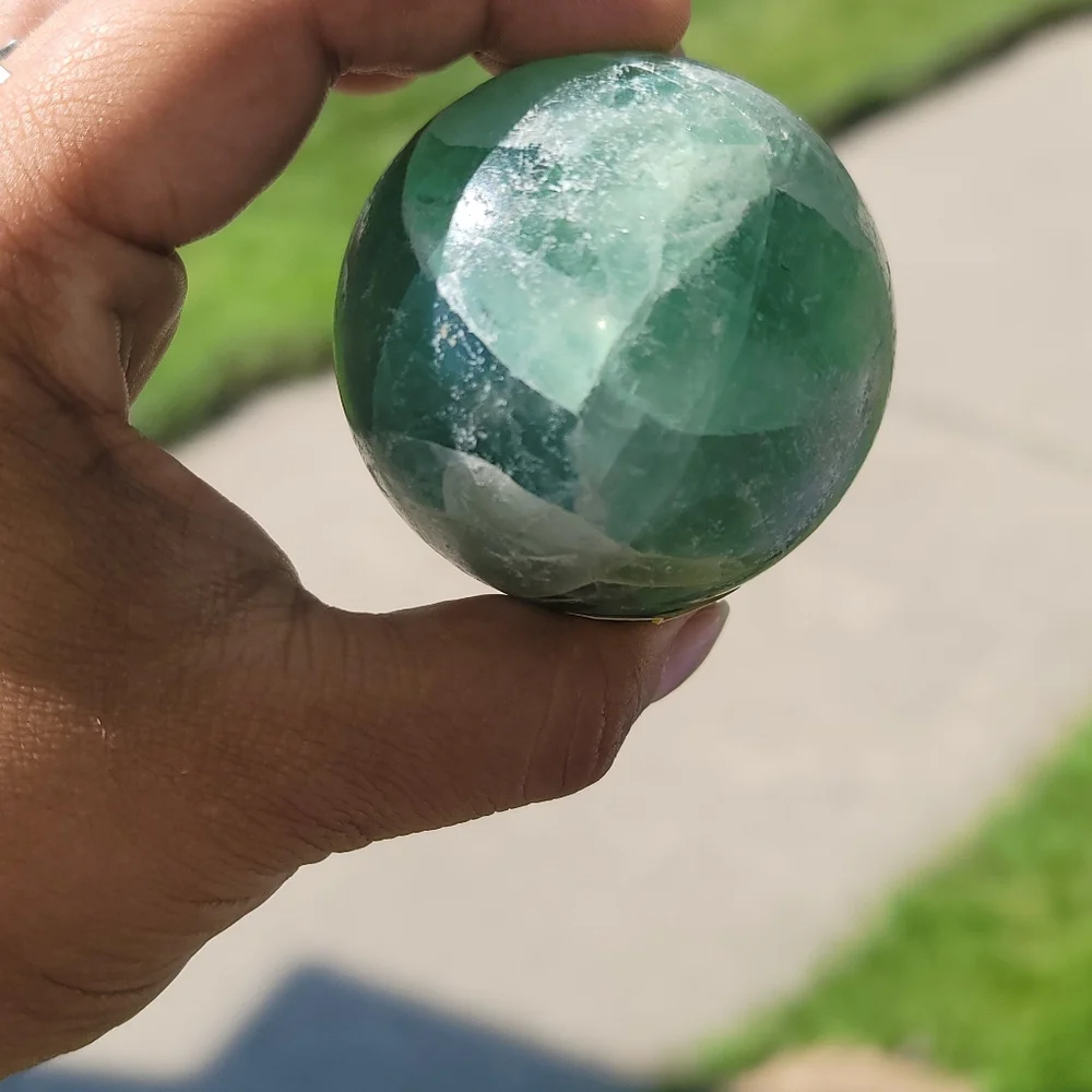 Green Flourite sphere - Picture 4 of 5